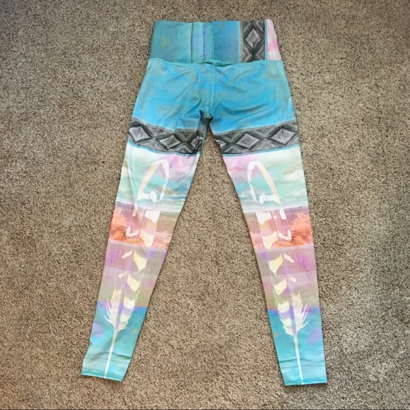 Teeki Feather Yoga Pant - Excellent almost new Condition (only worn twice). - Picture 3 of 4